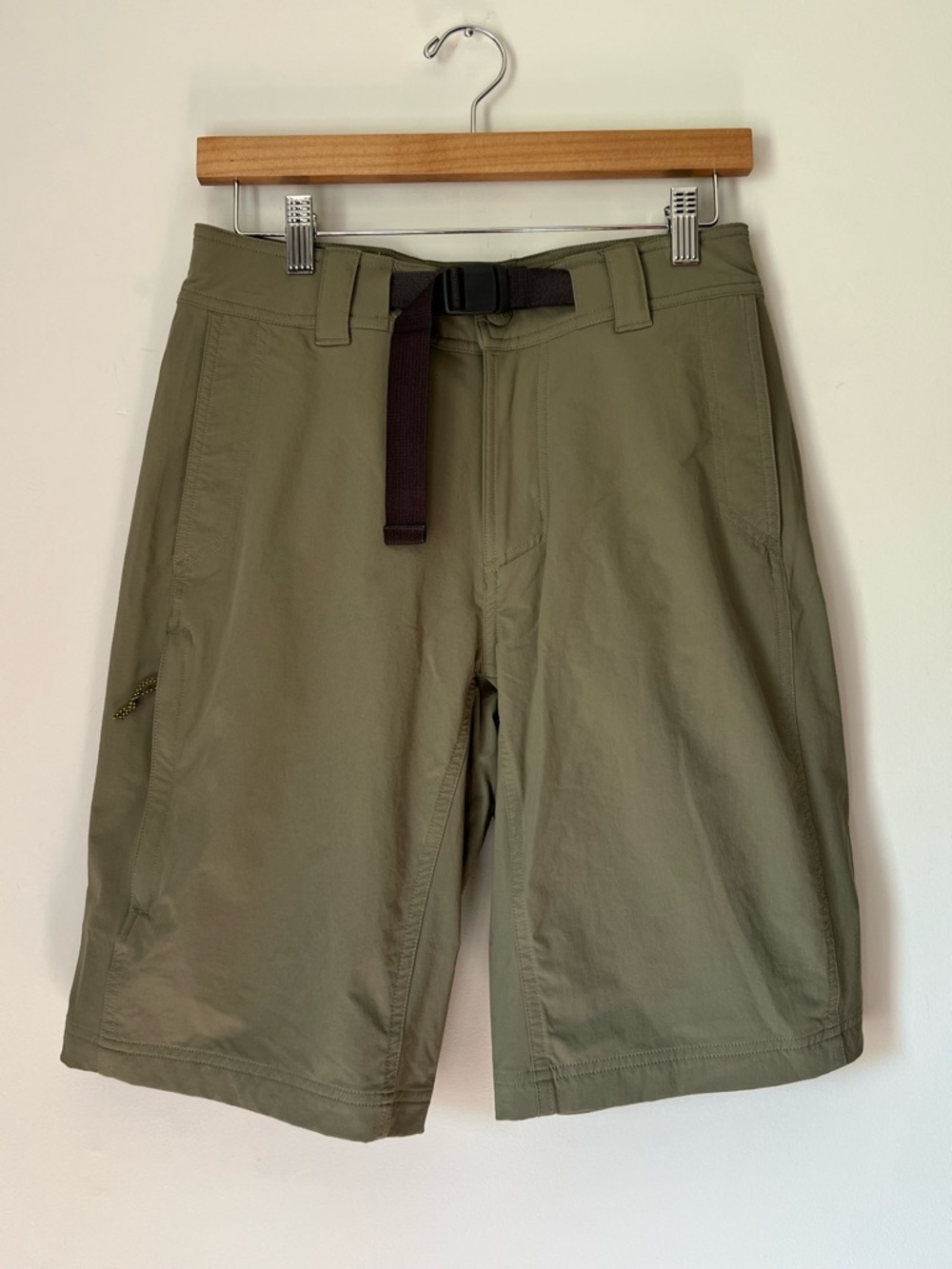 REI Co-op Men's Olive Green Outdoor Shorts Built-in Belt Regular Fit Outdoorsy